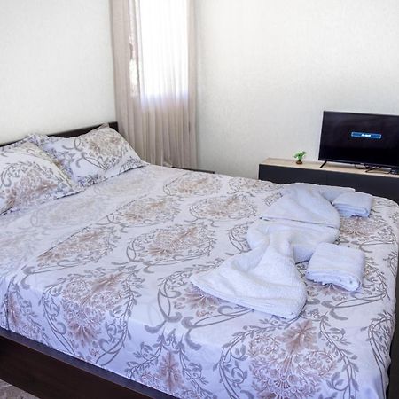 City Center Two Private Bedrooms Near Scanderbeg Square On Shared Apartment Tiranë Eksteriør bilde