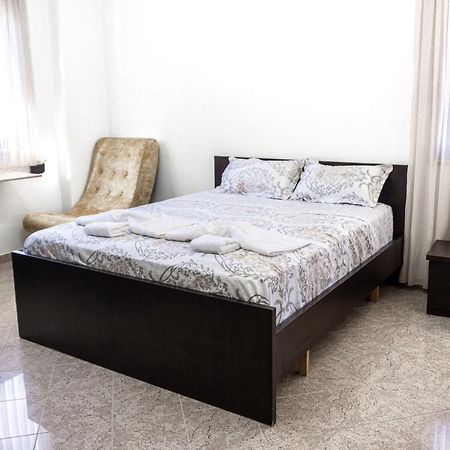 City Center Two Private Bedrooms Near Scanderbeg Square On Shared Apartment Tiranë Eksteriør bilde