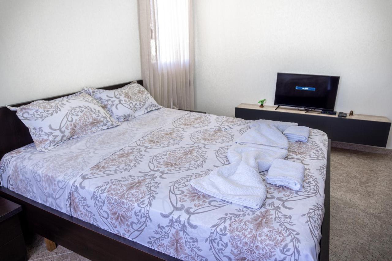 City Center Two Private Bedrooms Near Scanderbeg Square On Shared Apartment Tiranë Eksteriør bilde