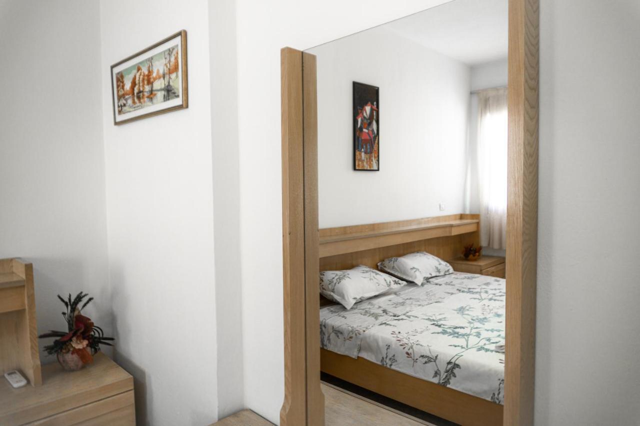 City Center Two Private Bedrooms Near Scanderbeg Square On Shared Apartment Tiranë Eksteriør bilde