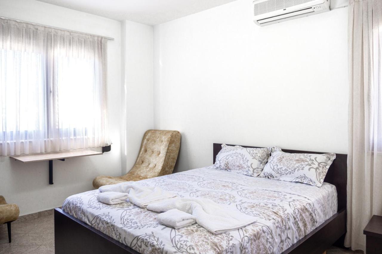 City Center Two Private Bedrooms Near Scanderbeg Square On Shared Apartment Tiranë Eksteriør bilde