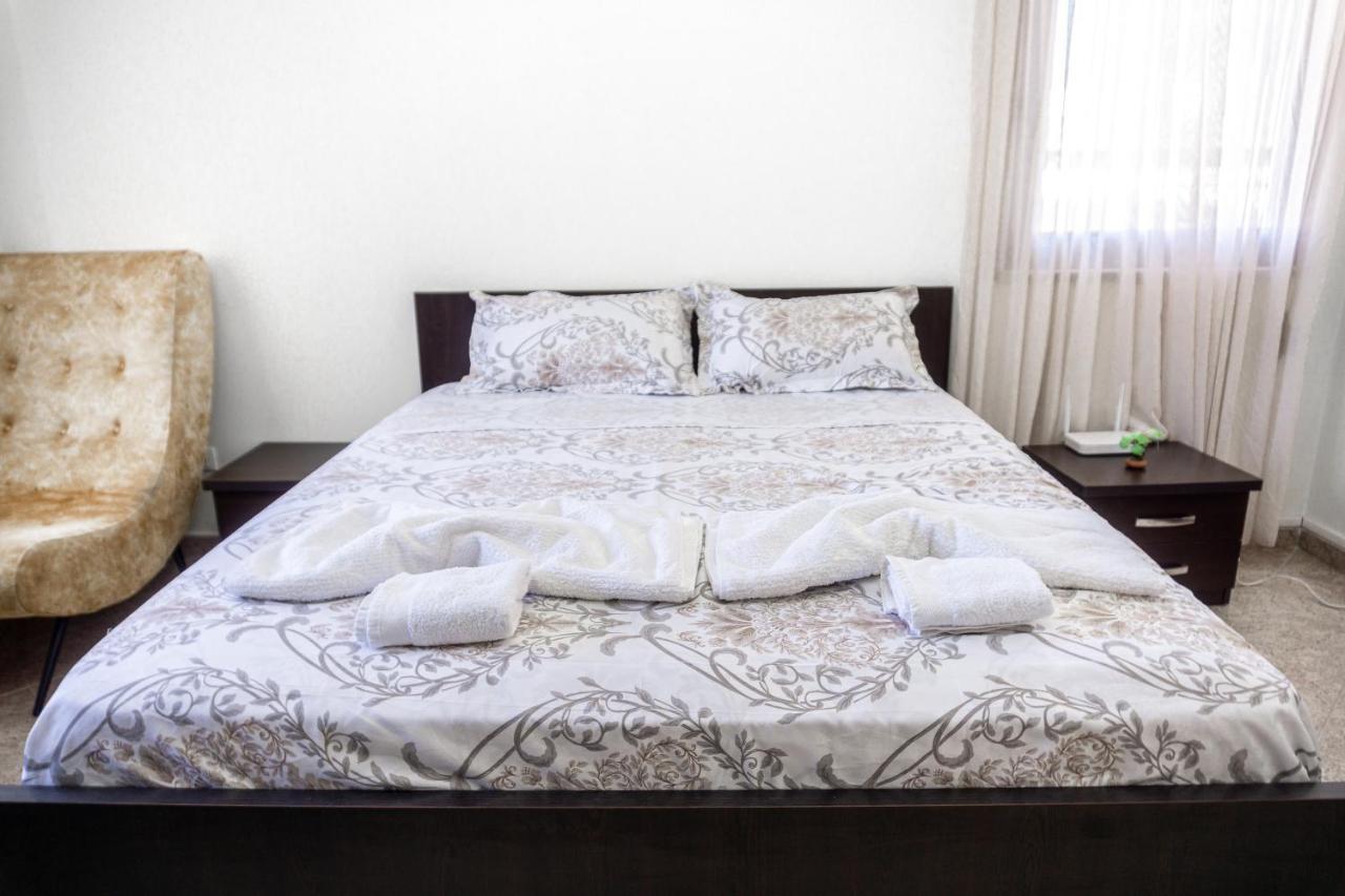 City Center Two Private Bedrooms Near Scanderbeg Square On Shared Apartment Tiranë Eksteriør bilde