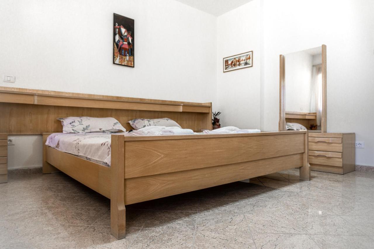 City Center Two Private Bedrooms Near Scanderbeg Square On Shared Apartment Tiranë Eksteriør bilde