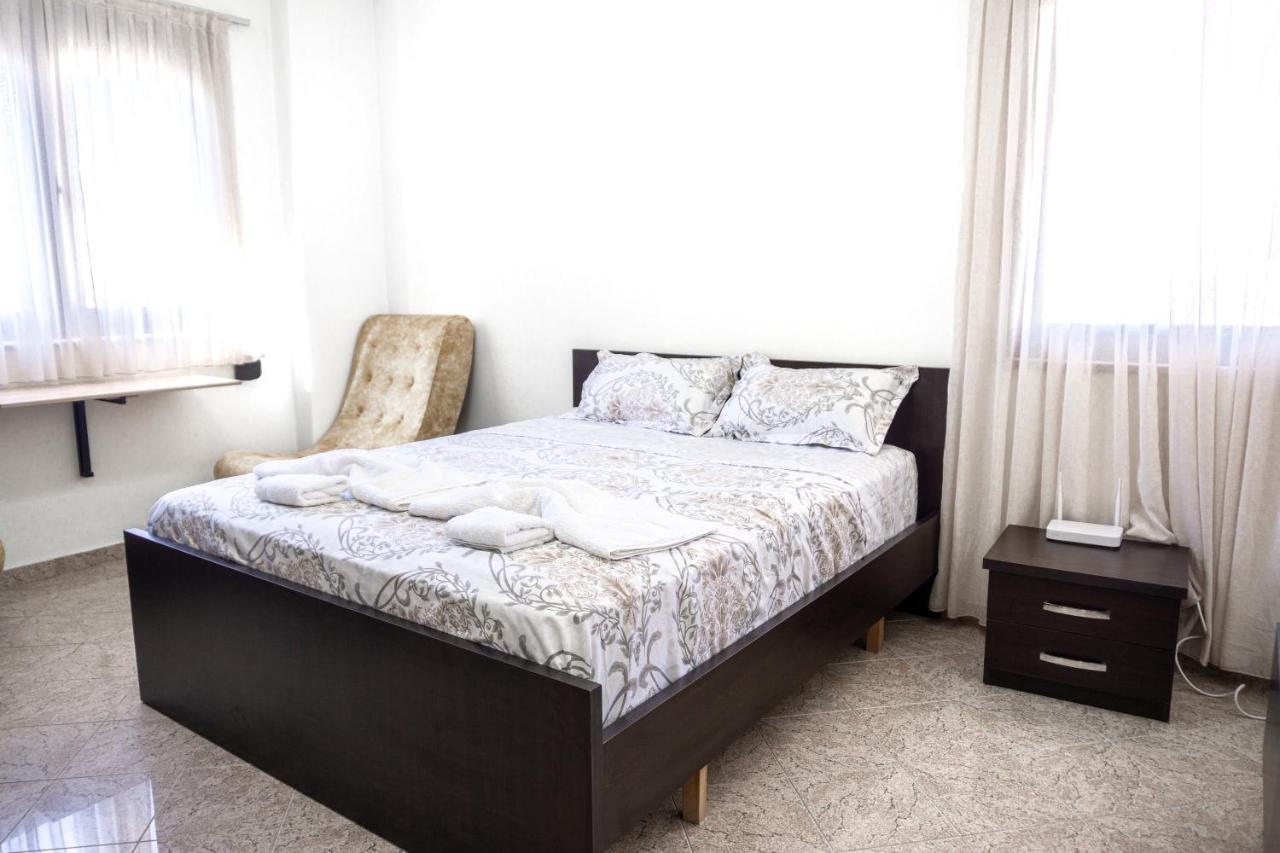 City Center Two Private Bedrooms Near Scanderbeg Square On Shared Apartment Tiranë Eksteriør bilde